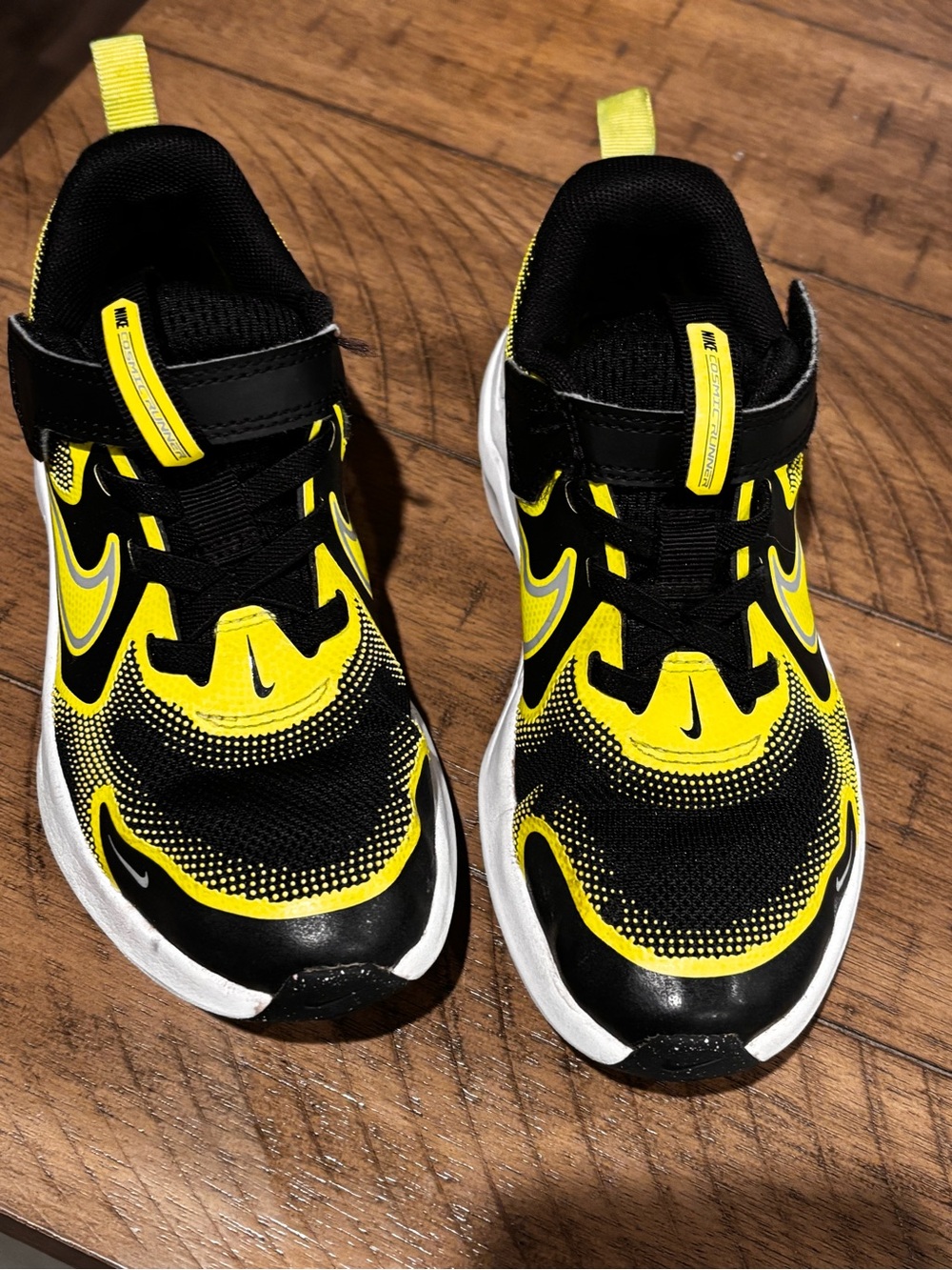 Nike Cosmic Runner Kids Black and Yellow Hook-and-Loop Sneakers